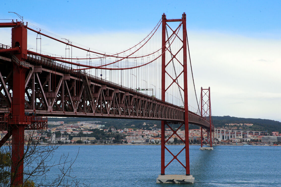 A Ponte 25 de Abril, em Lisboa, é um dos cerca de 1300 topónimos que enaltecem a revolução 25 de Abril