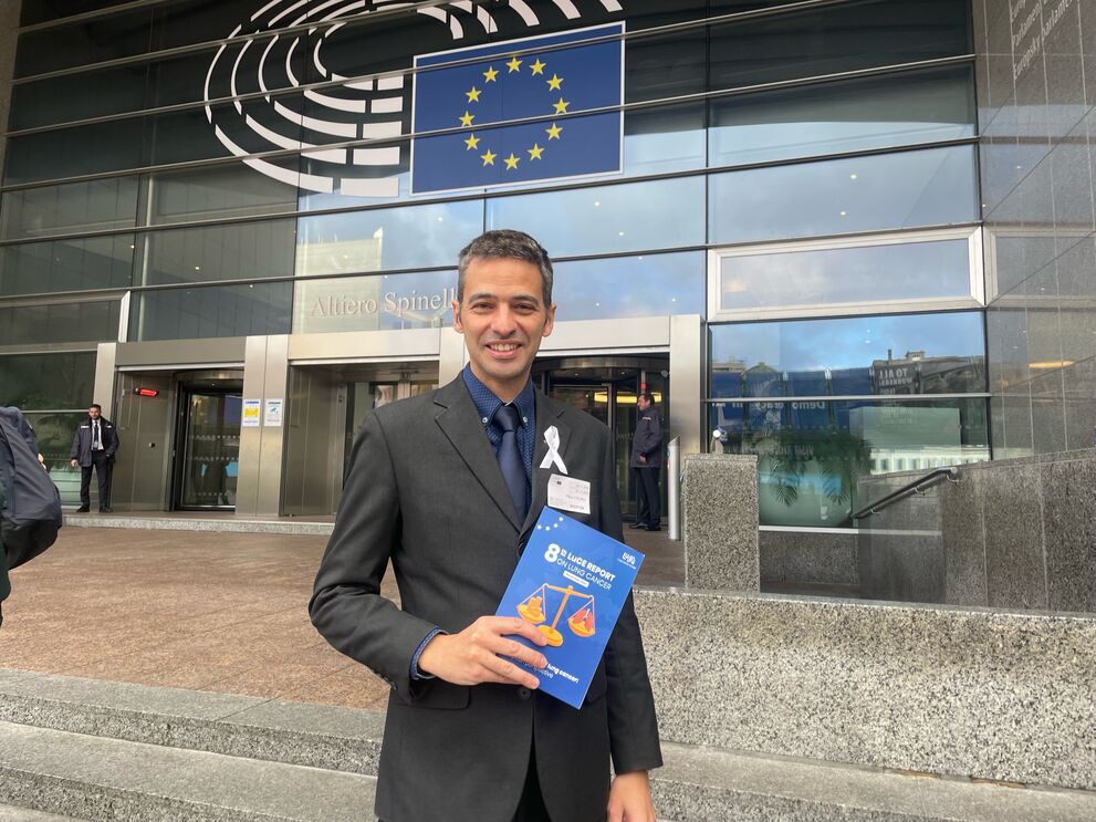 Desde que adoeceu que lê tudo sobre a doença, além disso, participa em encontros de associações europeias e internacionais sobre cancro do pulmão