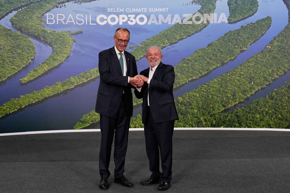 Friedrich Merz e Lula da Silva na Cimeira do Clima em Belém, Brasil