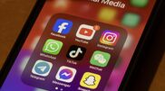 <![CDATA[ França proíbe acesso às redes sociais a menores de 15 anos ]]>