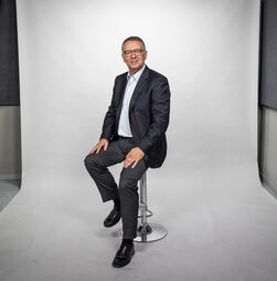 Seguro contra 'venenos dos extremismos' promove convenção pela democracia