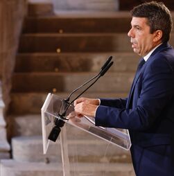 Presidente de Valência reconhece erros e demite-se um ano depois