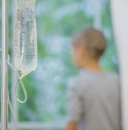 Carta com 47 mil assinaturas pede apoios justos para famílias de crianças com cancro