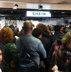 Shein abre primeira loja em Paris no dia em que França suspende acesso ao site: em causa bonecas sexuais