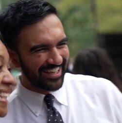 Quem é Zohran Mamdani, o jovem democrata que desafiou Trump e é o novo mayor de Nova Iorque