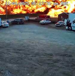 Novas imagens mostram momento em que avião de carga cai e explode nos EUA 