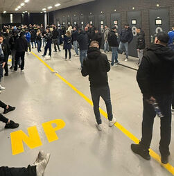 Quase 100 adeptos do FC Porto estão detidos na Holanda