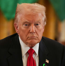 Donald Trump 'aplaude' reforma de Nancy Pelosi: 'É uma mulher maléfica'