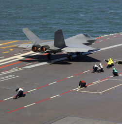 Marinha da China apresenta porta-aviões e dá novo passo na 'guerra' naval com os EUA