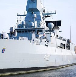 Força naval da UE liberta marinheiros de petroleiro atacado por piratas ao largo da Somália