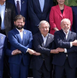 De mãos dadas e sorridentes: líderes mundiais posam para ‘foto de família’ na COP30  