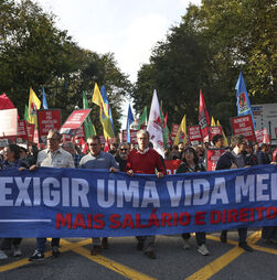 Milhares de trabalhadores marcham em Lisboa contra pacote laboral 'do patrão' 