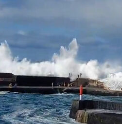 Ondas gigantes causam três mortos e 15 feridos em Tenerife 