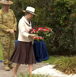 Princesa Ana assinala Dia da Memória com visita ao quartel de Brisbane 