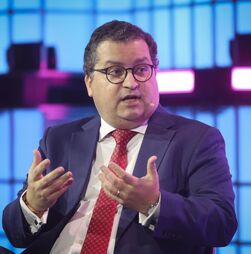 Ministro das Finanças explica por que salário médio em Portugal é baixo 