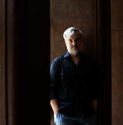 Ricardo Neves-Neves abre a porta do teatro a Adília Lopes