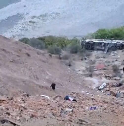 Pelo menos 38 mortos em queda de autocarro no Peru 