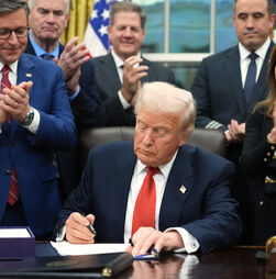 Trump já assinou agora mais ordens executivas do que durante o primeiro mandato