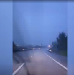 Relâmpagos iluminam A1 no Porto