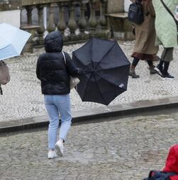 Mau tempo: Quatro distritos sob aviso laranja 