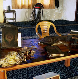 Colonos israelitas incendeiam e vandalizam mesquita na Cisjordânia  