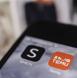 Encomendas da Shein e da Temu abaixo de €150 vão passar a ser taxadas. 'Serão cobradas a partir do primeiro euro'