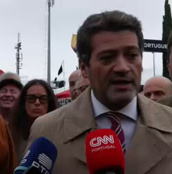 “O país não pode parar, mas o Governo tem de perceber que há questões fundamentais que têm de ser resolvidas”, diz André Ventura