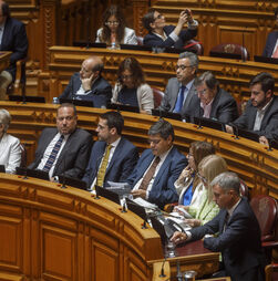 OE2026: Governo avisa para 'restrição orçamental' e apela à oposição que não desvirtue proposta