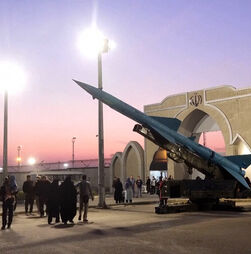 Irão exibe mísseis balísticos e drones após escalada de conflito com Israel