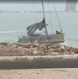 Duas pessoas resgatadas após naufrágio de veleiro em Algés