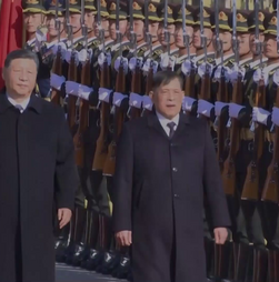 Xi Jinping recebe rei da Tailândia na primeira visita de Estado de um monarca tailandês à China