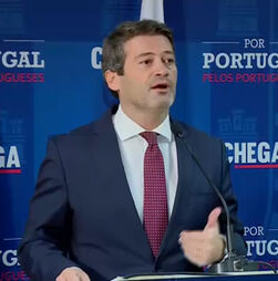 “O atual Presidente de Angola é um tirano”, acusa André Ventura