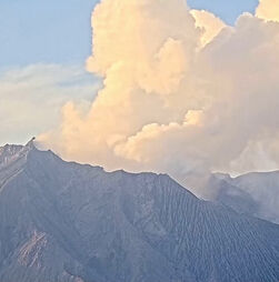 Vulcão entra em erupção no Japão e deixa moradores em alerta 
