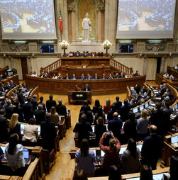 Cortes em cargos que não existem, jogos de futebol, amoras, roupa cosida: as propostas inusitadas do OE