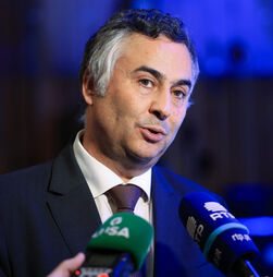 Ministro garante que escassez de computadores em escolas não é por falta de dinheiro