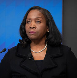 Governadora da Reserva Federal dos EUA rejeita acusações de governo Trump