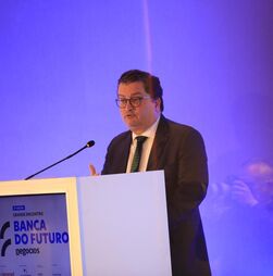 Sarmento elogia banca nacional que “dá cartas em termos europeus”