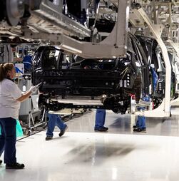 Produção automóvel cai em outubro mas sobe 5,5% no ano