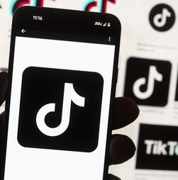 TikTok lança ferramentas para identificar uso de IA e melhorar bem-estar digital