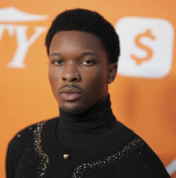 Cantor D4vd suspeito de desmembrar corpo de adolescente e de o esconder no porta-bagagens do seu Tesla