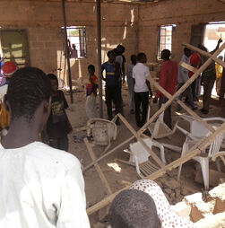 Duas pessoas morrem em ataque a igreja durante missa transmitida em direto na Nigéria