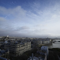 Apagão em Paris deixou 55 mil casas sem eletricidade e encerrou estações de metro