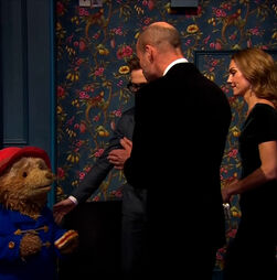 Príncipes de Gales encontram-se com o urso Paddington   