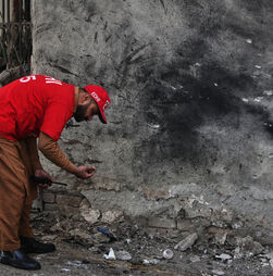 Três mortos em ataque suicida contra forças de segurança no Paquistão
