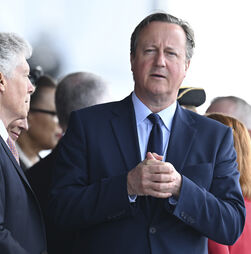 David Cameron revela que está a lutar contra um cancro na próstata