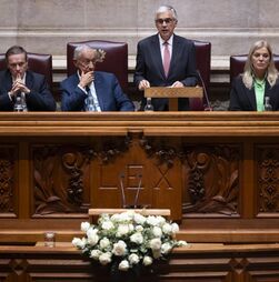 25 Novembro: Parlamento assinala 50 anos com sessão igual à do 25 de Abril