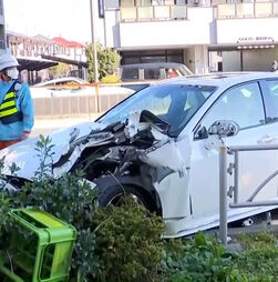 Carro atropela grupo de pessoas em Tóquio 