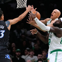 Neemias Queta lesiona-se na vitória dos Celtics sobre os Magic