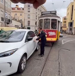 Pedro Frazão apanhado com carro estacionado em cima da linha do elétrico em Lisboa