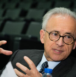 António Damásio: 'Se algo separa o mundo da IA da inteligência natural é a presença da vida'